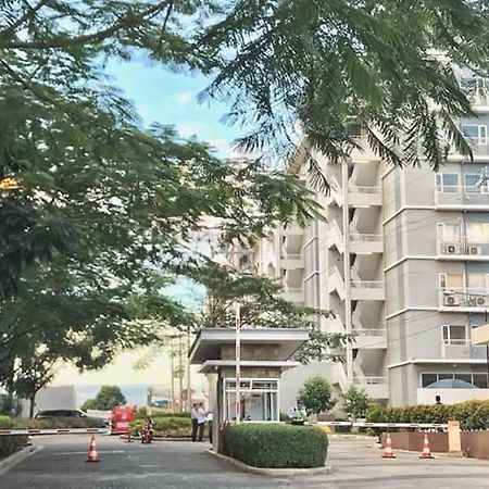 The Treehouse B @ Trees Residences Manila Bagian luar foto